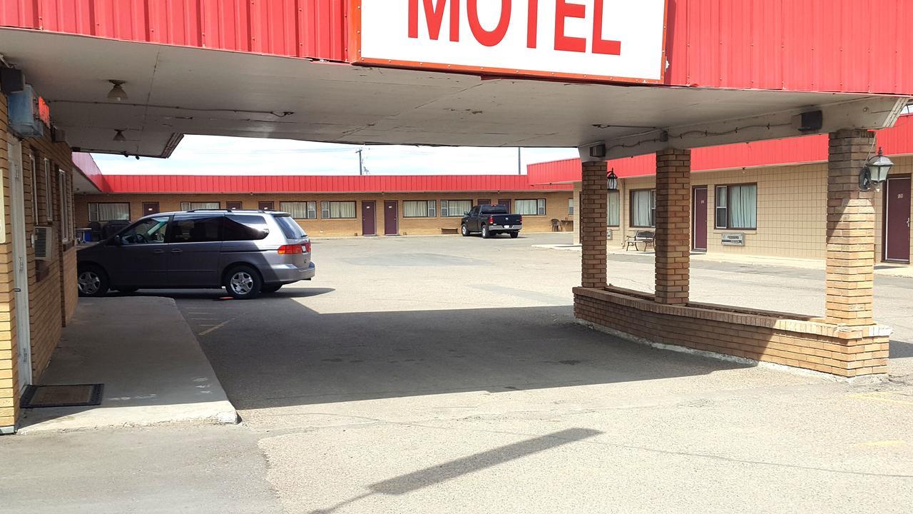 Caravel Motel Swift Current Exterior photo